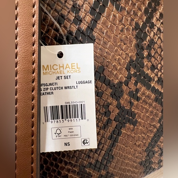 Michael Kors Jet Sets L Zipper Clutch/ Wristlet NWT - Picture 5 of 10